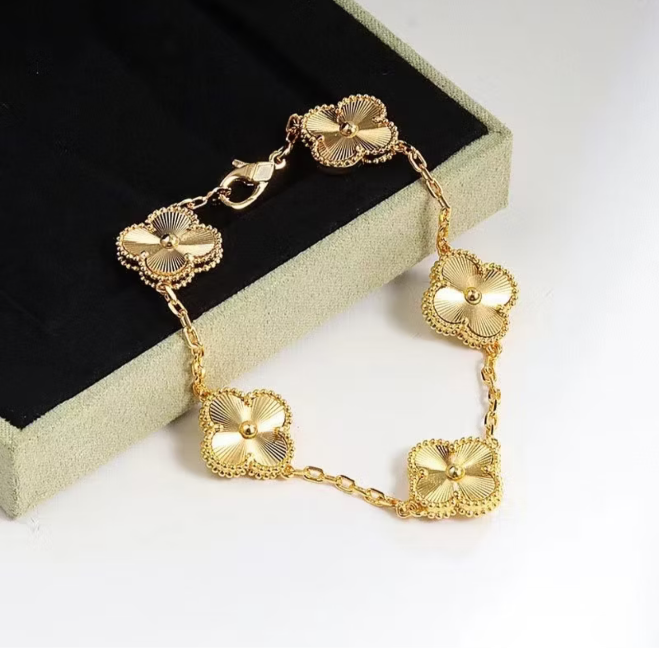 Vintage Alhambra 5 Clover Bracelet – Gold Semi-Jewelry