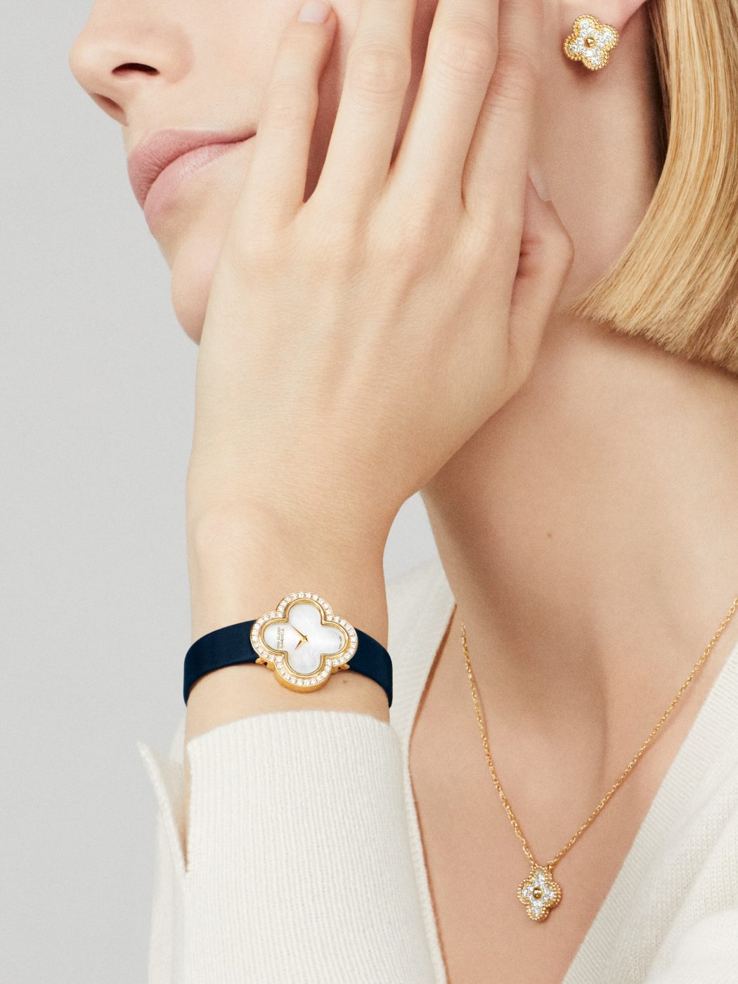 Vintage Alhambra Pendant Necklace – Gold